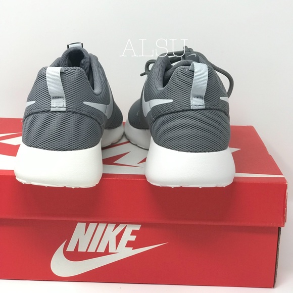 NWT Nike Roshe One Cool Grey W AUTHENTIC - Picture 5 of 7